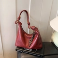 Retro burgundy hobo shoulder bag with decorative knot and metal chain accent - With Pendant / Burgundy