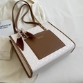 Grande borsa tote bianca a scacchi con tasca in pelle marrone e dettaglio foulard in seta - Bianco