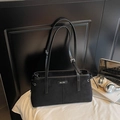 Sac à épaule minimaliste en daim noir avec fines bandoulières pour un style décontracté - Aspect Daim Sans Pendentif / Noir