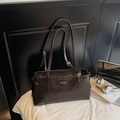 Sac à main rétro en cuir marron foncé avec double bandoulière et logo métallique - Sans Pendentif / Café
