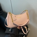 Borsa a tracolla rosa in trama intrecciata con catena dorata e logo marchio - Rosa