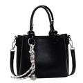 Elegante zwarte bucket bag met lychee textuur, knoopbedeltje en schouderband - Zwart
