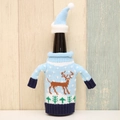 Housse de bouteille de vin de Noël tricotée bleue avec motif cerf et mini bonnet - Élan