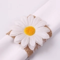 Rond de serviette marguerite en toile de jute et dentelle pour décor de table - Marguerite Blanche (ZWZ-PNR-417)