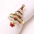 Servilletero dorado con forma de árbol de Navidad y pedrería en servilleta blanca - Árbol de Navidad con Múltiples Diamantes