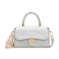 Sac bandoulière gris clair en similicuir plissé avec fermeture dorée et bijou de sac tennis - Gris