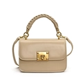 Bolso bandolera cuadrado de cuero beige con asa trenzada y cierre metálico dorado - Albaricoque