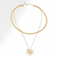 Collana a doppio strato in acciaio inossidabile dorato con catena piatta e sole - Stile a Doppio Strato Con Ciondolo a Sole Dorato (F1011)