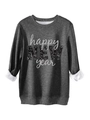 Detail eines dunkelgrauen Fleece-Sweatshirts mit Neujahrs-Pailletten-Text und warmem Futter - Dunkelgrau