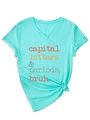 Détail du t-shirt vert menthe à col en V avec revers de manches et nœud à l'ourlet - S / Bleu Eau Profonde
