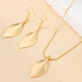 Elegantes Set aus goldener Blatt-Halskette und passenden Ohrhängern für Damen - Goldblatt-Stil (C5633)