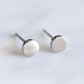 Pendientes minimalistas redondos de acero inoxidable para hombre acabado plata pulida - Plateado
