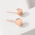 Pendientes de hombre redondos negros mates tipo pesa de acero inoxidable minimalista - Oro champán
