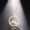 Goldene Edelstahlkette mit Berg-Anhänger im minimalistischen Design und feiner O-Kette - Goldener Bergstil (N35)