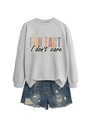 Mise à plat d'un sweat gris avec inscription et d'un short en jean usé - S / Noir Imprimé / Gris