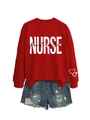Dettaglio della felpa rossa a maniche lunghe con stampa Nurse Future e icona stetoscopio - S / Felpa Rossa (Grafica Bianca)