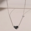Collier minimaliste en argent avec pendentif cœur noir et accent en zircon clair - Style Cœur Argenté (B5494)