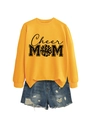Détail du sweat jaune Cheer Mom avec poignets côtelés et short en jean effiloché - Sweat-shirt Jaune (Imprimé Noir)