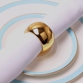 Portatovagliolo dorato moderno con finitura a specchio su un tovagliolo di stoffa bianco - Oro