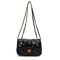 Borsa a tracolla trapuntata nera con catena dorata e chiusura a girello di lusso - Nero