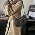 Französische Vintage-Schultertasche in Dunkelgrau mit Metallschnalle und Reißverschluss - Schwarz
