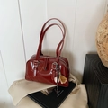 Vintage burgundy patent leather tote bag with long handles and baseball charm accessory - Red