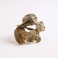 Rond de serviette branche d'olivier vieil or avec texture métal vintage sur fond blanc - Style de Feuille Entrelacée Simulée (Style 2)