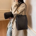 Schwarzes Vintage-Leder-Einkaufstaschen-Set mit passender Clutch und schmalen Trägern - Schwarz