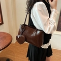 Borsa Boston retrò marrone scuro con portamonete a cuore e finitura in pelle cerata - caffè