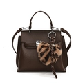 Sac Kelly marron foncé en cuir grainé avec breloque cœur léopard et fermoir argenté - Marron