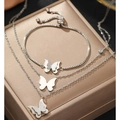 Dettaglio della collana farfalla a doppio strato e bracciale regolabile in argento su scatola - Stile Farfalla Argento (B5376)