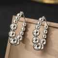 Orecchini a cerchio in acciaio inossidabile argento con perle sfumate per donne eleganti - Stile con Perline Gradiente Argento (C8750) / Argento (C8750)