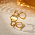 Details eines minimalistischen Goldrings mit doppelter Linie und runder Platte Design - Gold Doppelstöckig Verflochten Rund Offener Ring (C1631)