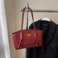 Polished dark red tote bag in glossy leather with long straps and knot detail - No Pendant / Red