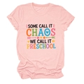 Détail du t-shirt rose en coton avec imprimé coloré Some Call It Chaos Preschool - S / Rose