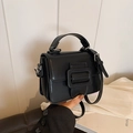 Borsa a tracolla in pelle PU nera con grande fibbia opaca e manico superiore fisso - Senza ciondolo / Nero
