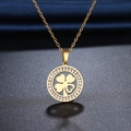 Collana con quadrifoglio dorato e cristalli bianchi su sfondo di seta blu scuro - Oro (N2216)