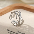 Bague multicouche vague argentée polie avec design croisé minimaliste pour femmes - Style Vague Multi-Couches Argentée (C1572)