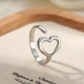 Bague ouverte en acier inoxydable argenté en forme de cœur au design minimaliste - Style Cœur Évidé Argenté (C1574)