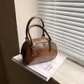 Sac à main bowling semi-circulaire marron vintage en cuir lisse avec doubles poignées - Marron