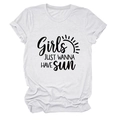 Détail du slogan Girls Just Wanna Have Sun et du graphisme soleil sur T-shirt en coton blanc - S / Sable (Police Noire)