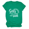 Détail du t-shirt vert avec imprimé blanc Girls Just Wanna Have Sun et motif soleil - S / Vert Foncé (Police Blanche)