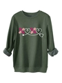 Detail von Stethoskop-Herz-Druck und Heftpflaster-Motiv auf dunkelgrünem Fleece-Sweatshirt - S / Armeegrün
