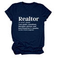 Dettaglio della maglietta Realtor blu navy con girocollo che mostra le maniche rimboccate - Blu Navy (Font Bianco)