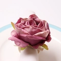 Rond de serviette élégant avec rose rose Morandi sur support en bois et lin blanc - Rose Morandi (Style 1)