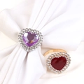 Ronds de serviette cœur dorés avec cristal violet et paillettes rouges, lot de deux - Cœur Violet Anneau Doré (Fig 1)