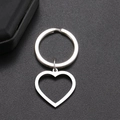 Portachiavi a cuore minimalista in acciaio inossidabile con pendente su fondo nero - Stile Cuore Cavo Argento (N3699)
