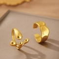 Unregelmäßige goldene Edelstahlringe für Damen im minimalistischen und flüssigen Design - Goldene Lava Tropfen und Breite Textur 2er-Set (C9817) / Gold