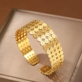 Gouden gehamerde open manchetarmband met gelaagd opengewerkt roestvrij staal design - Gouden Cirkelvormige Holle Gehamerde Stijl (F2789)