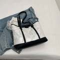 Bolso tote acolchado de plumón en blanco y negro con diseño de gran capacidad - Talla única / Blanco Roto